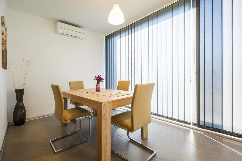 Ivni Apartmani Novigrad Istria Rum bild