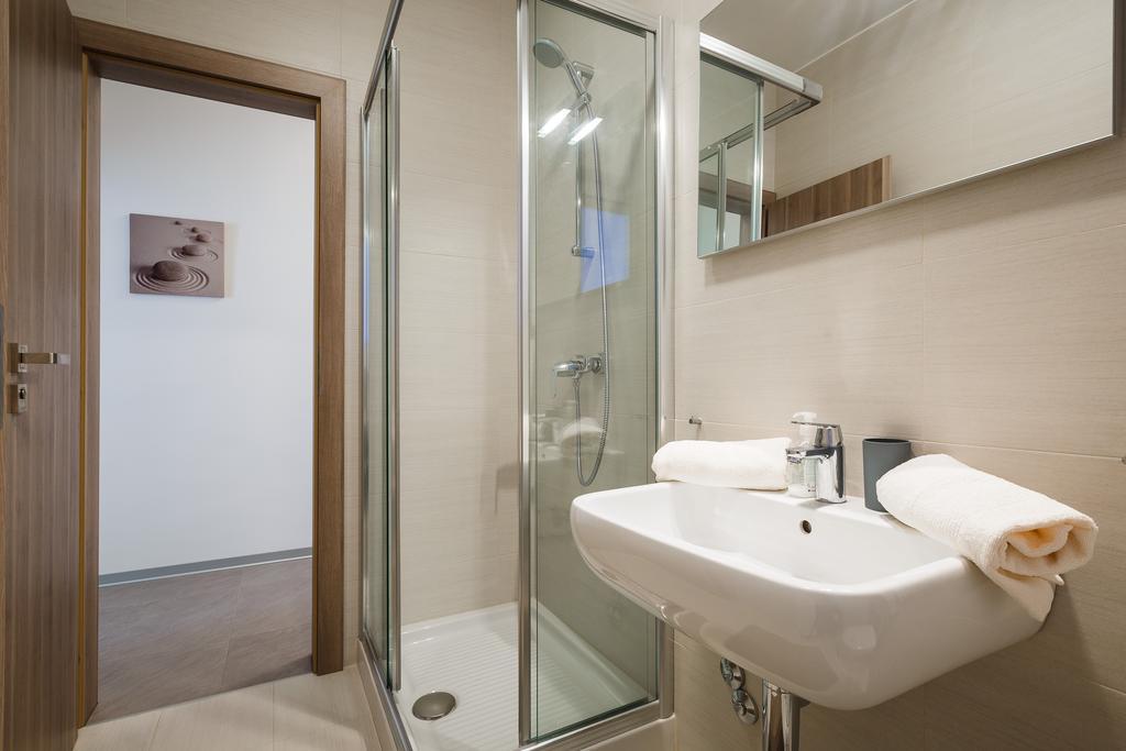Ivni Apartmani Novigrad Istria Rum bild